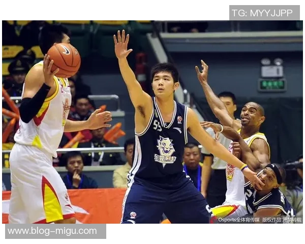 李慕豪的篮球之路：从青涩少年到职业球员的奋斗历程与成长故事